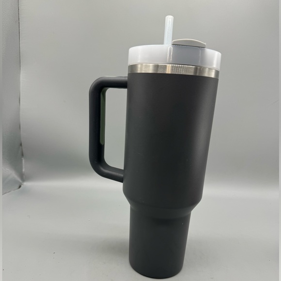 Stanley Quencher H2.0 FlowState 30 oz Tumbler - Charcoal - Picture 2 of 5